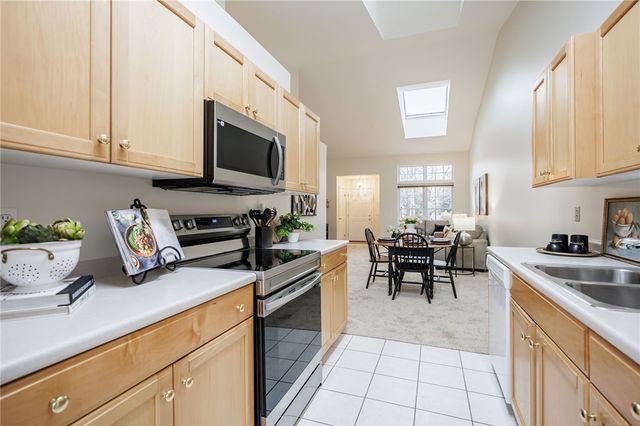 19 Amberwood Place, Greece, NY 14626