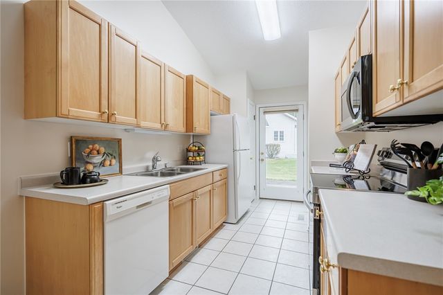 19 Amberwood Place, Greece, NY 14626