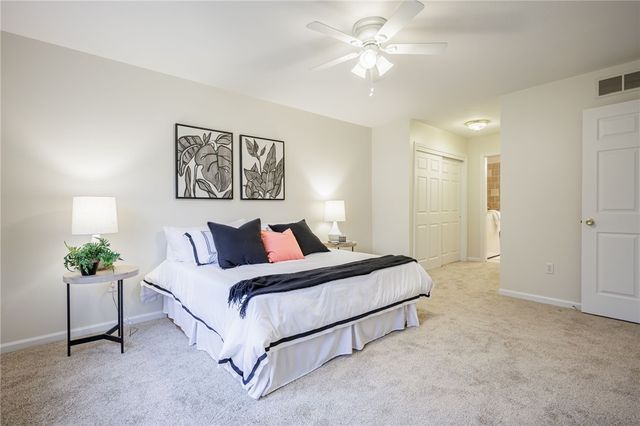 19 Amberwood Place, Greece, NY 14626