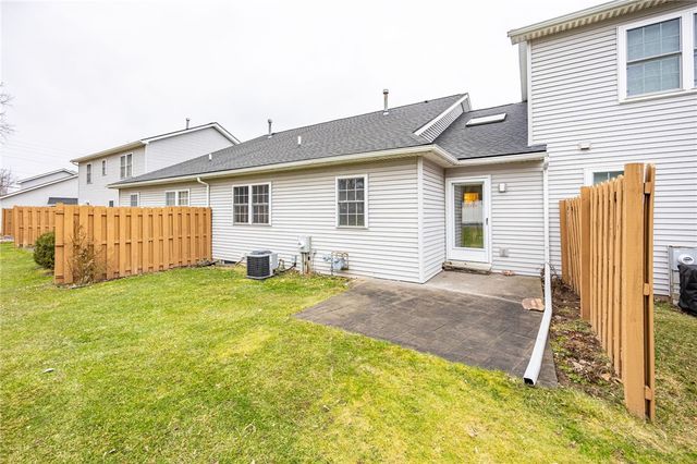 19 Amberwood Place, Greece, NY 14626