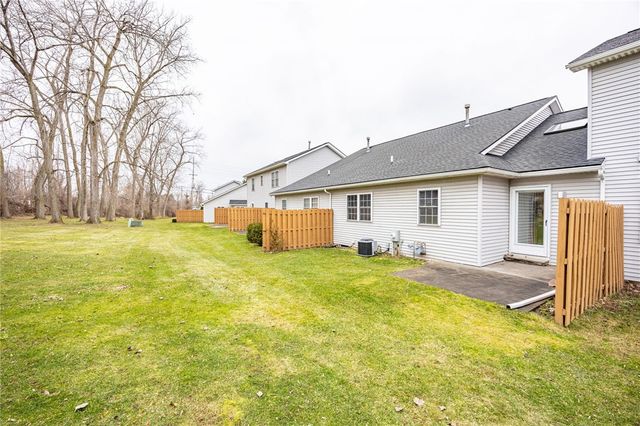 19 Amberwood Place, Greece, NY 14626