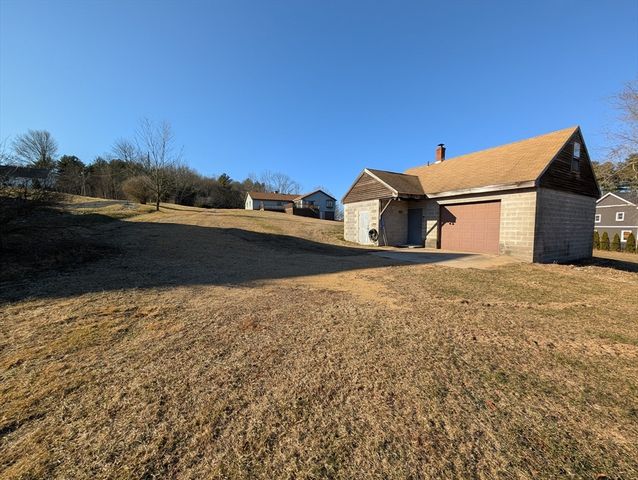 7 King Road, Charlton, MA 01507