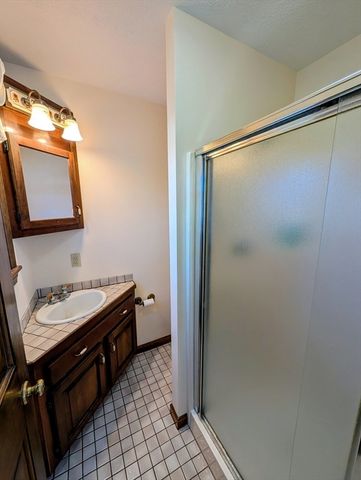 7 King Road, Charlton, MA 01507