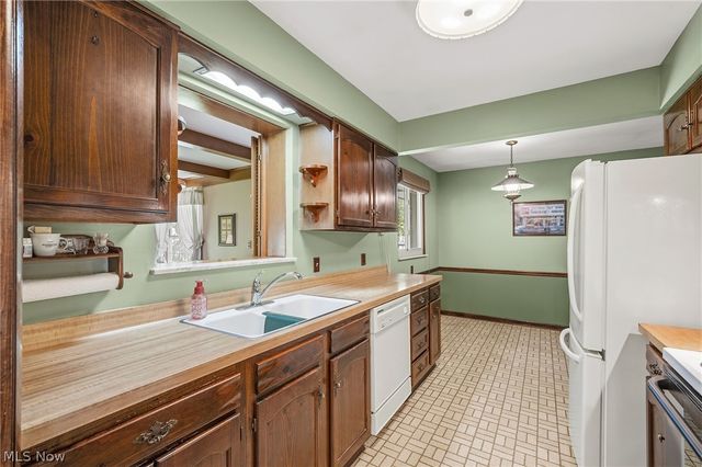 5108 Evergreen Drive, North Olmsted, OH 44070