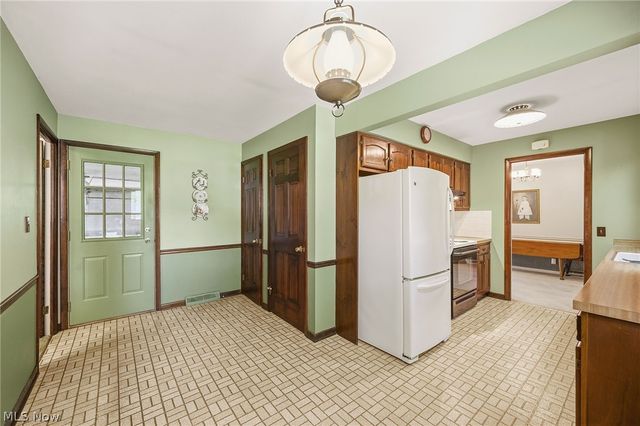 5108 Evergreen Drive, North Olmsted, OH 44070