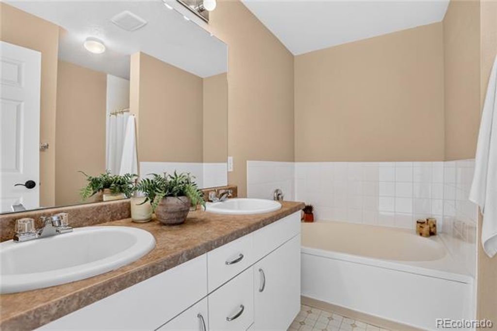 Image 21 of property listing at 6414 Silver Mesa Drive E, Highlands Ranch, CO 80130