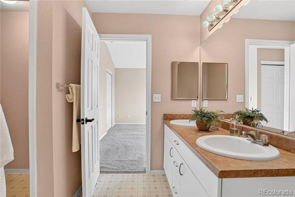 Image 22 of property listing at 6414 Silver Mesa Drive E, Highlands Ranch, CO 80130