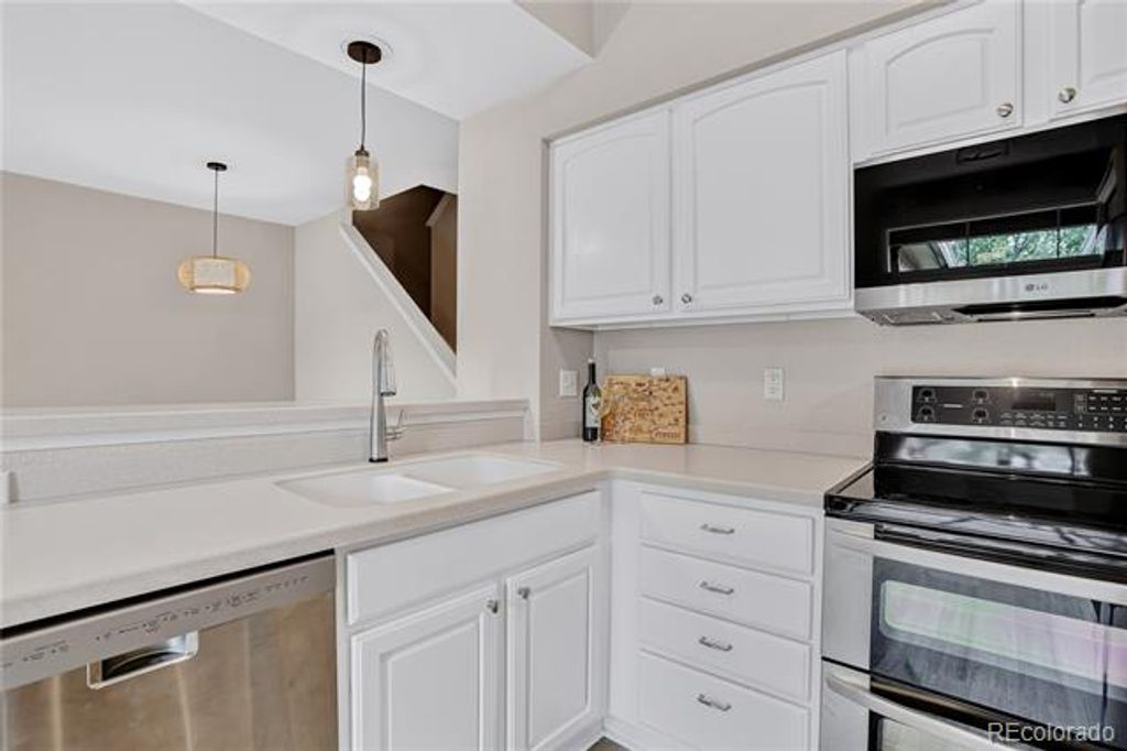 Image 8 of property listing at 6414 Silver Mesa Drive E, Highlands Ranch, CO 80130