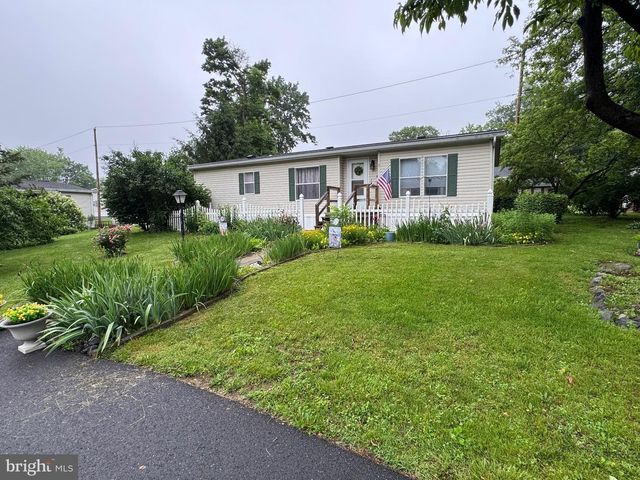 3 PINE TER, Quakertown, PA 18951