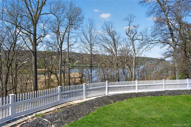 261 Harbor Road, Cold Spring Harbor, NY 11724