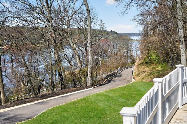 261 Harbor Road, Cold Spring Harbor, NY 11724