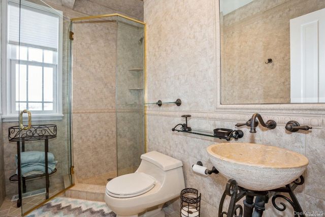 676 Dune Road, Westhampton Dunes, NY 11978