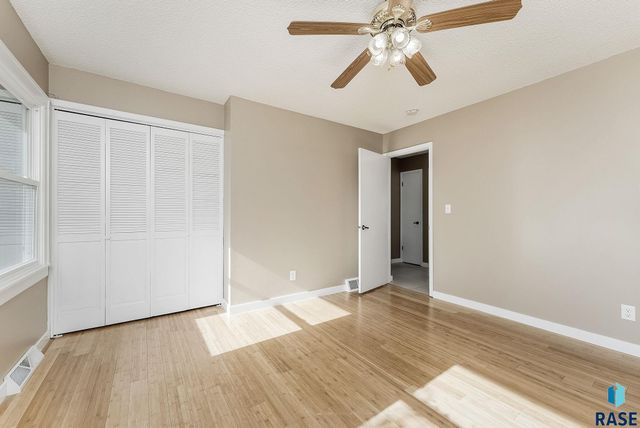 1811 S Marday Ave, Sioux Falls, SD 57103