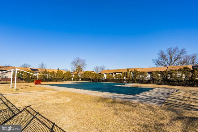 C9 AVON DR E, Hightstown, NJ 08520