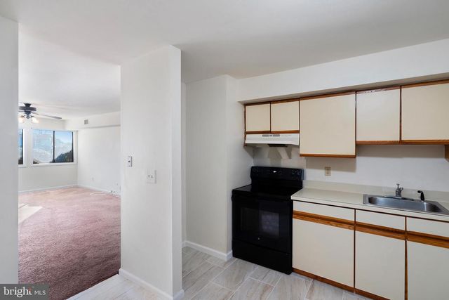 C9 AVON DR E, Hightstown, NJ 08520