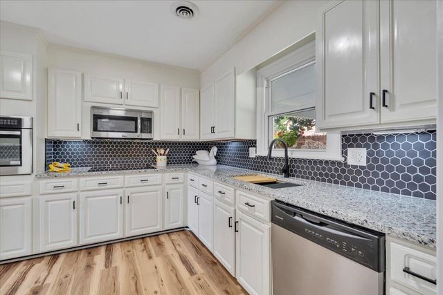 5227 N Garden LN, Roanoke, VA 24019
