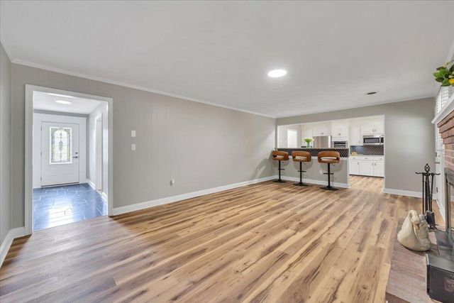 5227 N Garden LN, Roanoke, VA 24019