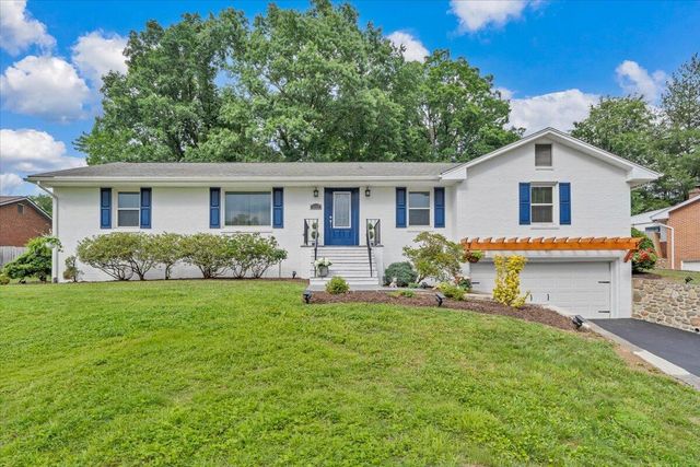 5227 N Garden LN, Roanoke, VA 24019