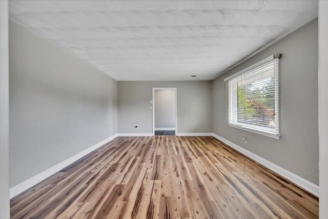 5227 N Garden LN, Roanoke, VA 24019
