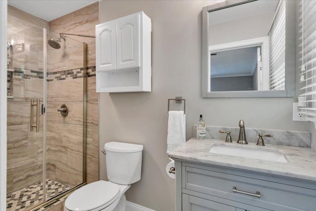 5227 N Garden LN, Roanoke, VA 24019