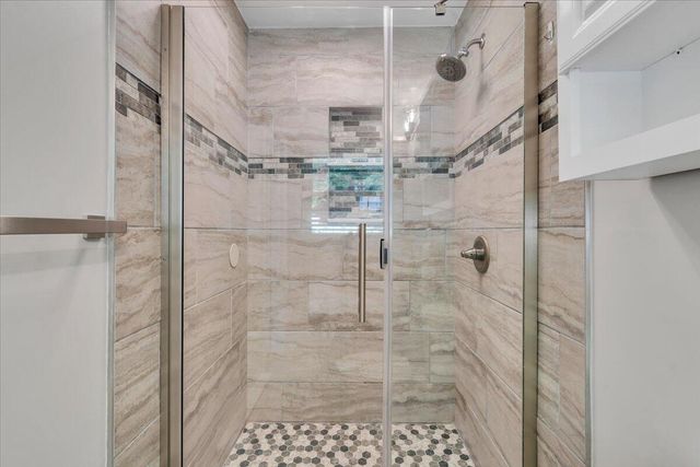 5227 N Garden LN, Roanoke, VA 24019