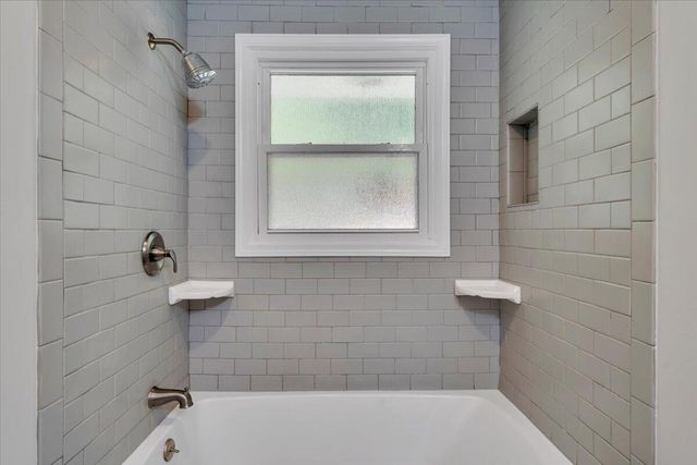 5227 N Garden LN, Roanoke, VA 24019