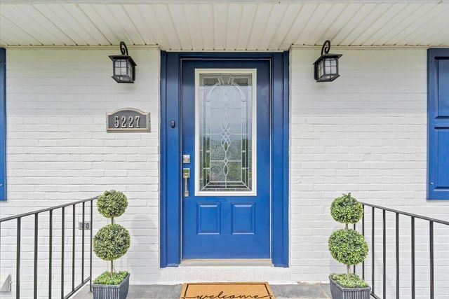 5227 N Garden LN, Roanoke, VA 24019