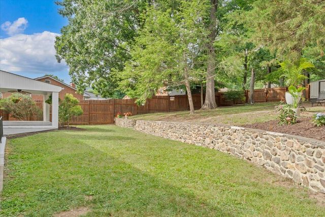 5227 N Garden LN, Roanoke, VA 24019