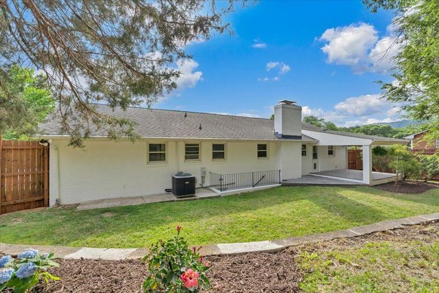 5227 N Garden LN, Roanoke, VA 24019