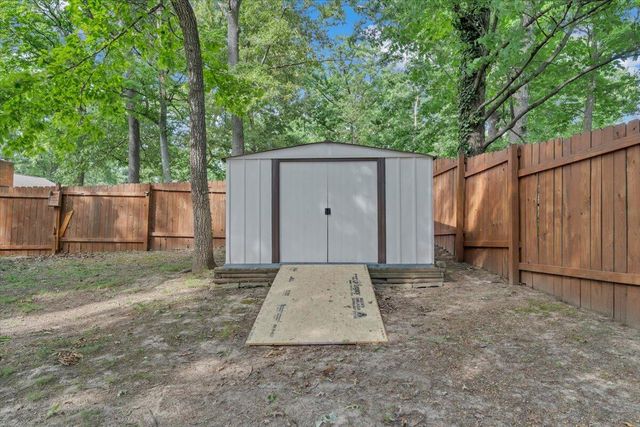 5227 N Garden LN, Roanoke, VA 24019