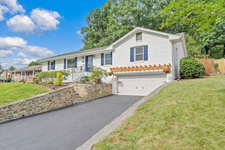 5227 N Garden LN, Roanoke, VA 24019