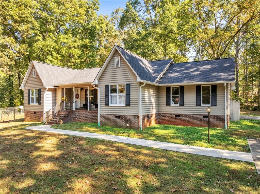 126 Edinburg Road, Pickens, SC 29671