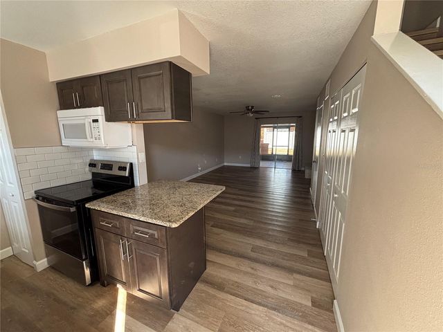 11802 CYPRESS HILL CIRCLE, Tampa, FL 33626