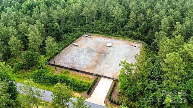 1933 Jumping Run 202, Connelly Springs, NC 28612