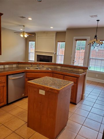 532 Silver Maple Drive, Irving, TX 75063