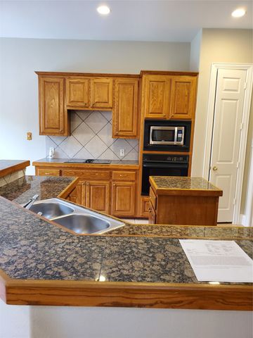 532 Silver Maple Drive, Irving, TX 75063