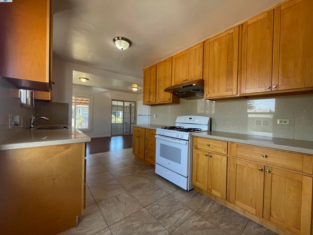 3635 Quigley St, Oakland, CA 94619