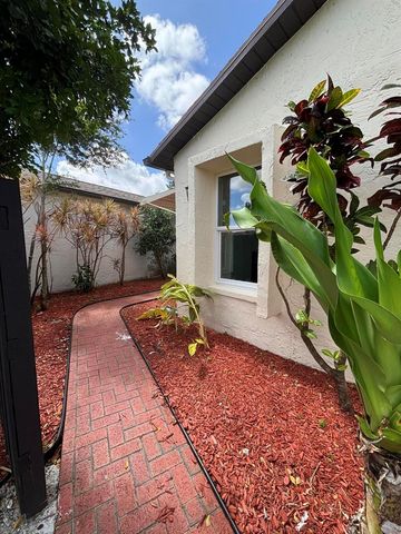 5430 Mirror Lakes Boulevard, Boynton Beach, FL 33472