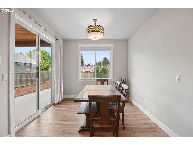 896 Se 43RD Ave, Hillsboro, OR 97123