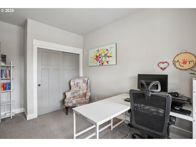 896 Se 43RD Ave, Hillsboro, OR 97123