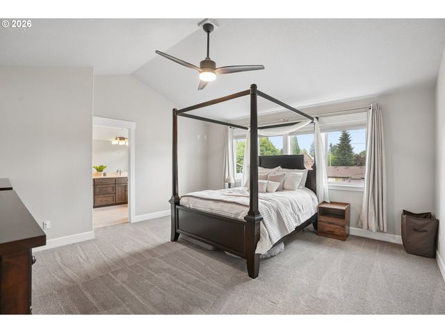 896 Se 43RD Ave, Hillsboro, OR 97123