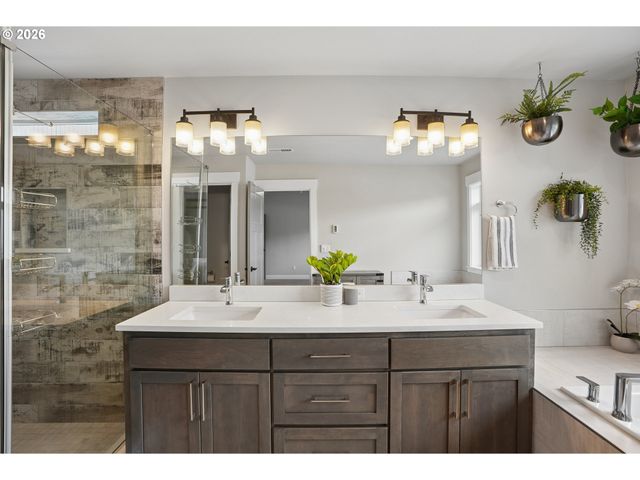 896 Se 43RD Ave, Hillsboro, OR 97123