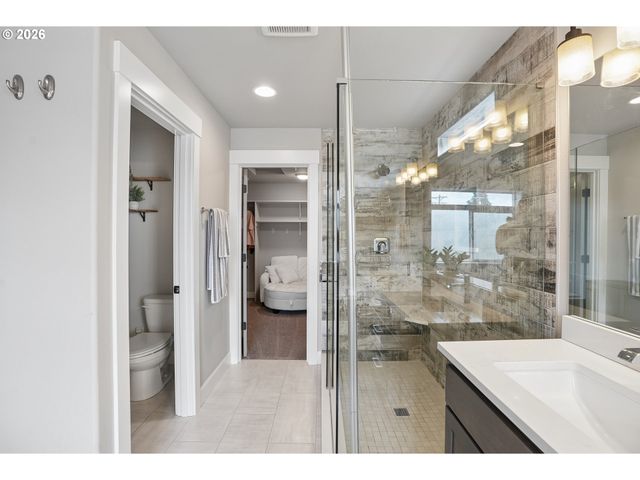896 Se 43RD Ave, Hillsboro, OR 97123