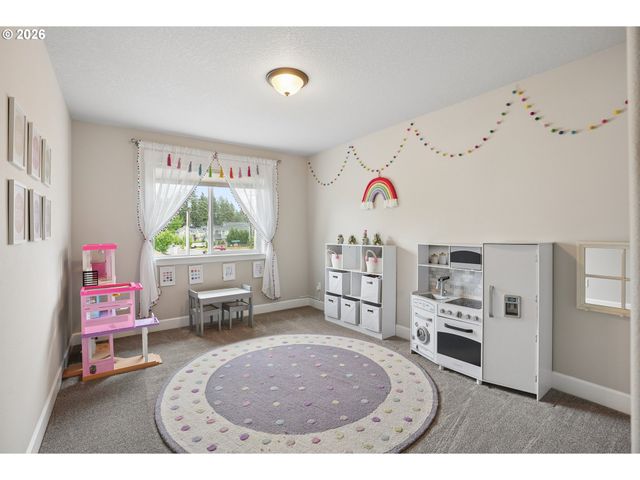896 Se 43RD Ave, Hillsboro, OR 97123
