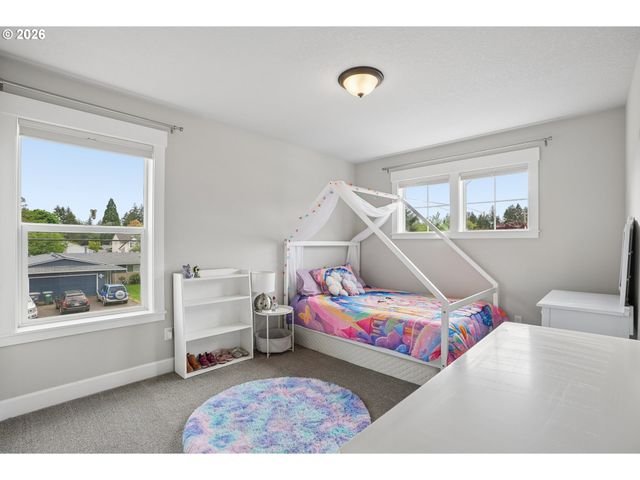 896 Se 43RD Ave, Hillsboro, OR 97123