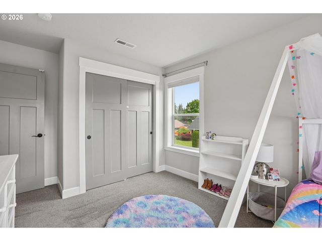 896 Se 43RD Ave, Hillsboro, OR 97123