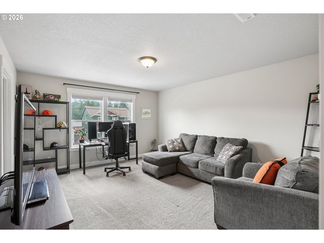 896 Se 43RD Ave, Hillsboro, OR 97123