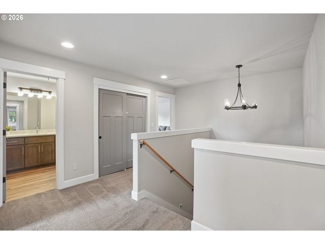 896 Se 43RD Ave, Hillsboro, OR 97123