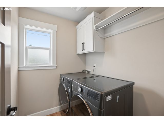 896 Se 43RD Ave, Hillsboro, OR 97123