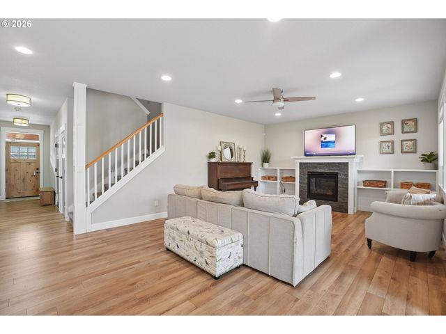 896 Se 43RD Ave, Hillsboro, OR 97123